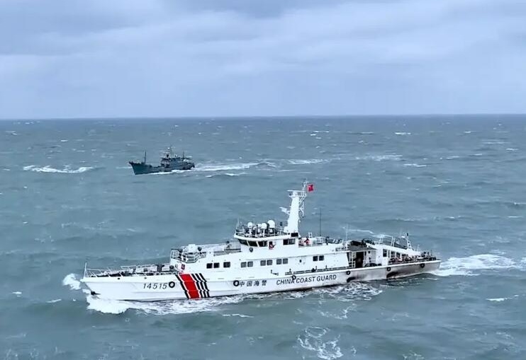 四支海警舰艇编队环台岛巡航，探索自然美景的心灵之旅