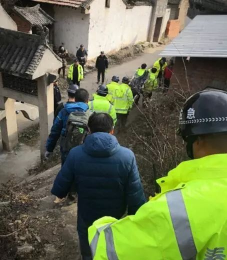 秦岭遇险获救者的生死时刻与小巷特色小店的隐秘故事