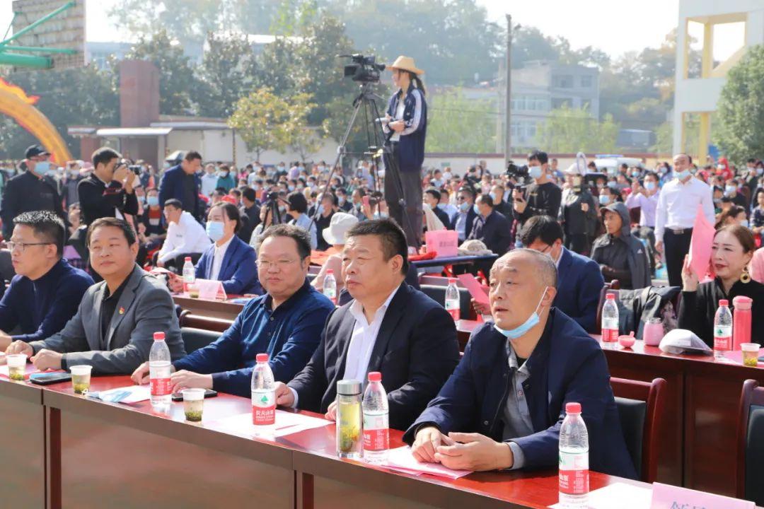 麻城车祸背后的故事，小巷美食天堂揭秘