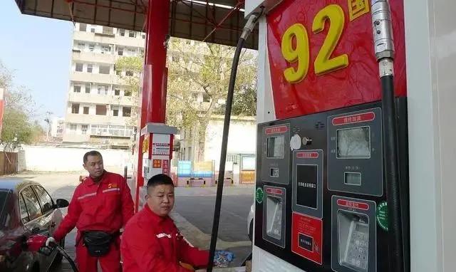 全国油价调整最新动态与巷弄深处的特色小店探秘