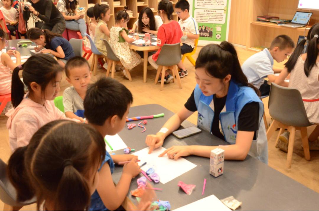 登革热最新动态，自然美景下的探索之旅